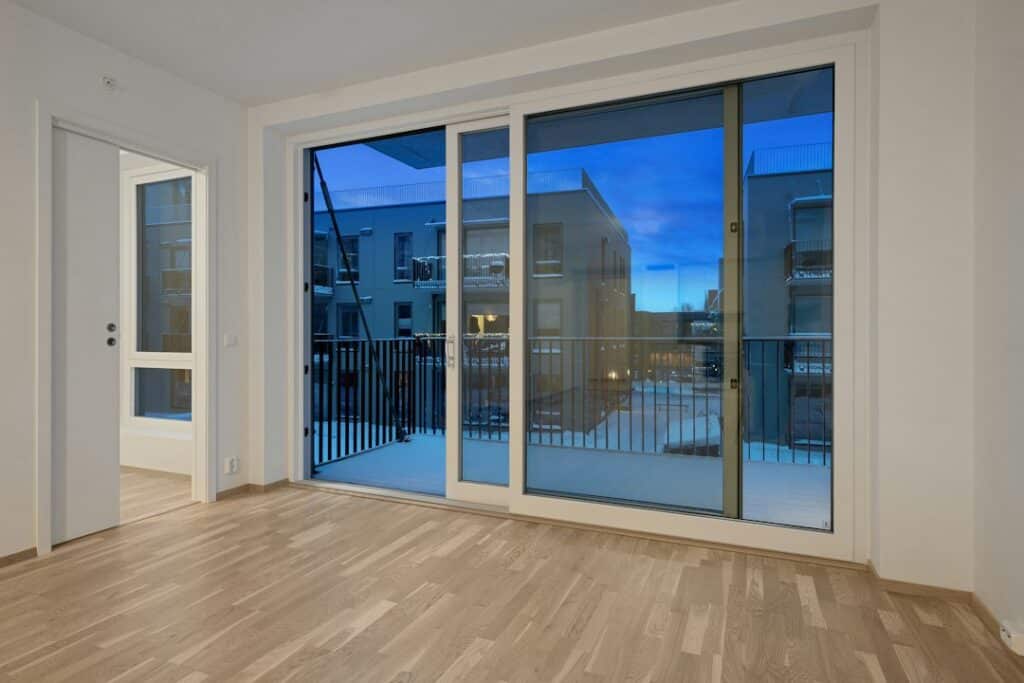 sliding doors vs swing doors